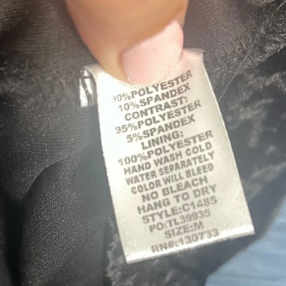 Umgee USA Love me like you do velvet dress- Medium Black NWT - Picture 4 of 7